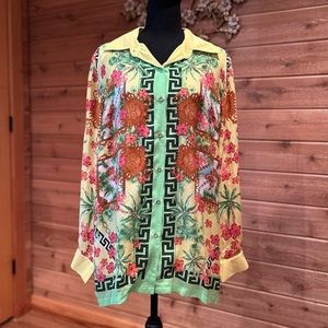 Absolutely stunning silk exotic print top!